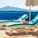 Honeymoon With Sea View 카스